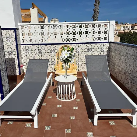 Dom wakacyjny With Large Roof Terrace Near La Mata *