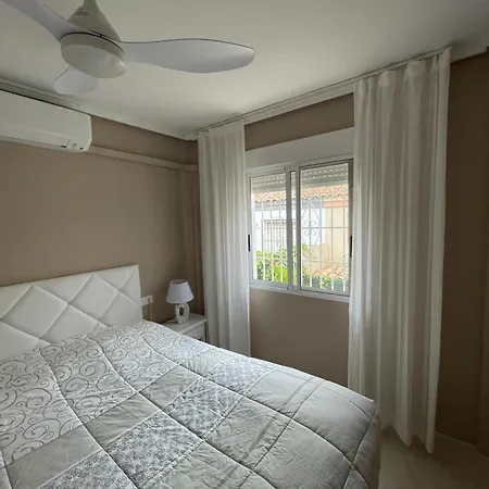 With Large Roof Terrace Near La Mata トレビエハ